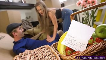 Play Sexy blonde gets fucked while moving in a new apartment