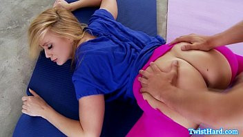 Play Yoga hottie AJ Applegate deepthroating