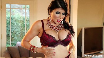 Play Romi Rain Masturbates