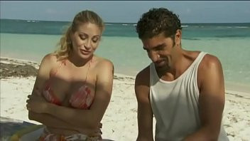 Play Italian pornstar Vittoria Risi screwed by two sailors on the beach