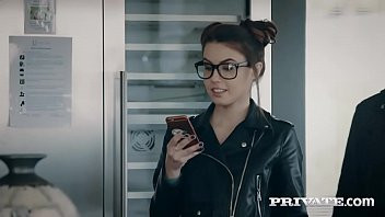 Play Nerdy teen Elle Rose loves Anal