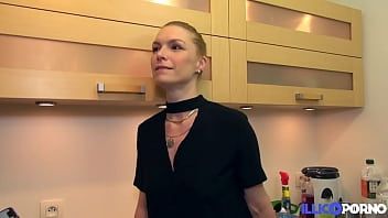 Play Gabrielle, beautiful milf, satisfies her fantasies with a good cock